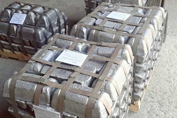 Сурьма в чушке.JPG